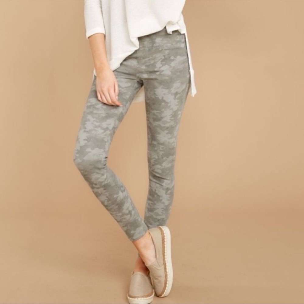 SPANX ‘Ankle Jean-ish Leggings’ in Gray-Green “Stone Wash Camo” Size XL